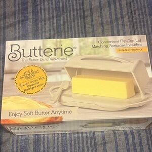Butterie Cream Butter Dish with Matching Spreader
